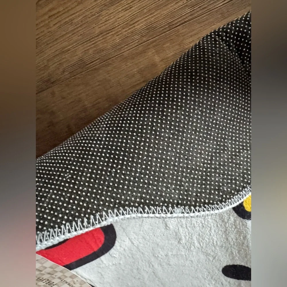 HELLO KITTY (Forever 21)-NWT Large Bath Mat